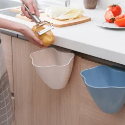 An der Tür hängender Mülleimer – platzsparender Abfalleimer für die Küche