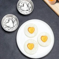 Antihaftbeschichteter Eierbereiter in Herzform – einfach zu verwendender Keksbereiter
