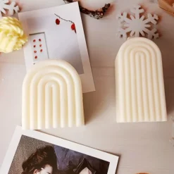 Aromara Arched Soy Scented Candle – Freesia, Rose & Wild Bluebell