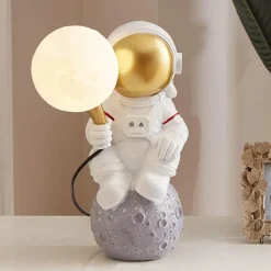 Astronauten-Tischlampe – Weltraumdekor aus Kunstharz