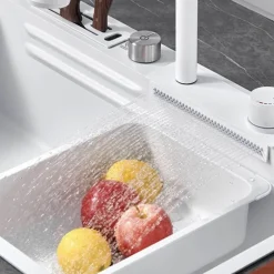 Aufsatzspüle aus Edelstahl mit Wasserfall-Design – elegantes weißes Design