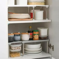 Ausziehbares Schrank-Organizer-Regal – platzsparende Aufbewahrung in der Küche