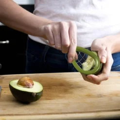 Avocadoschneider – Einfaches Küchenwerkzeug zum perfekten Schneiden von Avocados