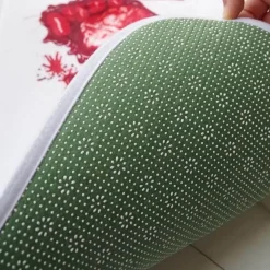 Badematte aus Mikrofaser mit Memory-Schaumstoff und Fußabdruck in Rot