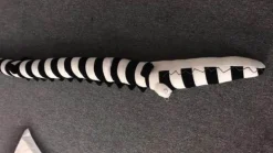 Baumwollkissen mit Krokodilhausmotiv – Dekokissen für Babybett