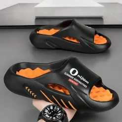 Bequeme orangefarbene Strandpantoffeln mit massierendem Fußbett für ganztägige Entspannung