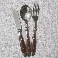 Besteckset aus Edelstahl - Gabeln, Löffel, Messer