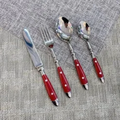 Besteckset aus Edelstahl - Gabeln, Löffel, Messer