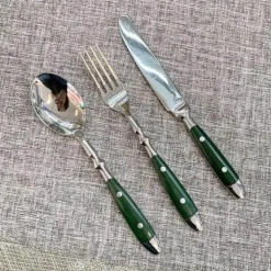 Besteckset aus Edelstahl - Gabeln, Löffel, Messer