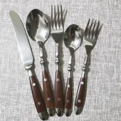 Besteckset aus Edelstahl - Gabeln, Löffel, Messer