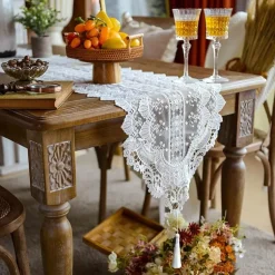Bestickter Makramee-Tischläufer – Hohldesign, Heimdekoration