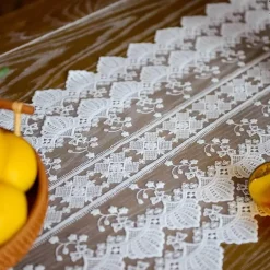 Bestickter Makramee-Tischläufer – Hohldesign, Heimdekoration