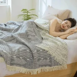 Böhmische Baumwoll-Überwurfdecke – vierlagige Gaze-Tagesdecke mit Quasten