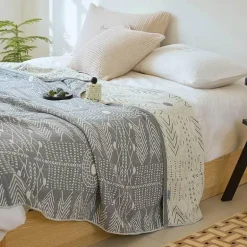 Böhmische Baumwoll-Überwurfdecke – vierlagige Gaze-Tagesdecke mit Quasten