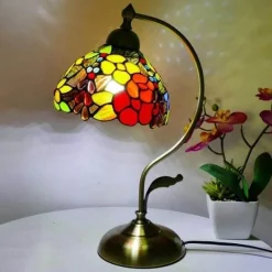 Böhmische Rosen-Tischlampe – floraler Wohndekor-Akzent