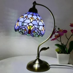 Böhmische Rosen-Tischlampe – floraler Wohndekor-Akzent