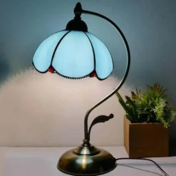 Böhmische Rosen-Tischlampe – floraler Wohndekor-Akzent