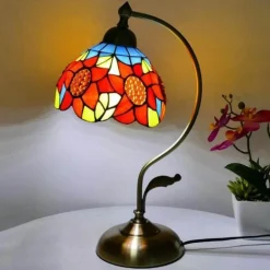 Böhmische Rosen-Tischlampe – floraler Wohndekor-Akzent