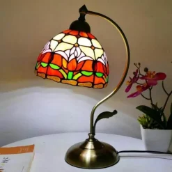 Böhmische Rosen-Tischlampe – floraler Wohndekor-Akzent