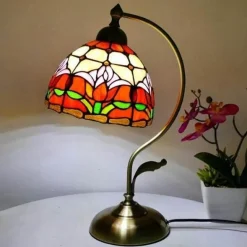 Böhmische Rosen-Tischlampe – floraler Wohndekor-Akzent