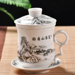 Blau-weiße Teetasse aus Porzellan mit Deckel und Filter