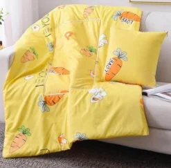 Bunte Cartoon-Kissendecke - 2-in-1-Plüschüberwurf