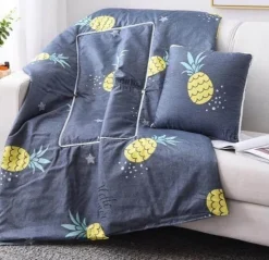 Bunte Cartoon-Kissendecke - 2-in-1-Plüschüberwurf