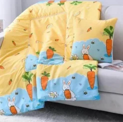 Bunte Cartoon-Kissendecke - 2-in-1-Plüschüberwurf