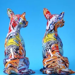 Bunte Chihuahua-Hundestatue aus Kunstharz – moderne Dekofigur