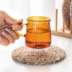 Bunte Korkuntersetzer – Lebendige Getränkeuntersetzer fürs Homeoffice