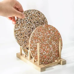 Bunte Korkuntersetzer – Lebendige Getränkeuntersetzer fürs Homeoffice