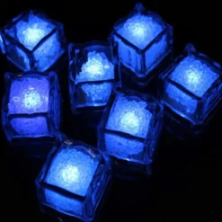 Bunte LED-Eiswürfel – Leuchtende, wasseraktivierte Partydekoration