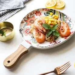 Bunter Servierteller aus Keramik mit Blumenmuster – dekoratives Geschirr