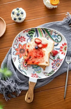 Bunter Servierteller aus Keramik mit Blumenmuster – dekoratives Geschirr