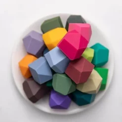 Buntes Stapelspiel aus Holz – Intelligentes Spielset für Kinder