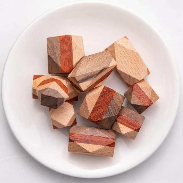 Buntes Stapelspiel aus Holz – Intelligentes Spielset für Kinder