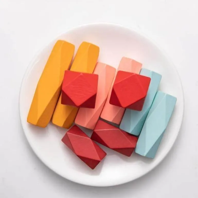 Buntes Stapelspiel aus Holz – Intelligentes Spielset für Kinder