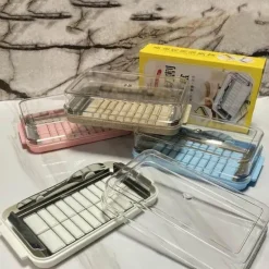 Butterschneider aus Edelstahl, Glasbehälter