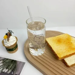 Cartoon-Saftbecher mit Strohhalm - Transparenter Kinderglasbecher