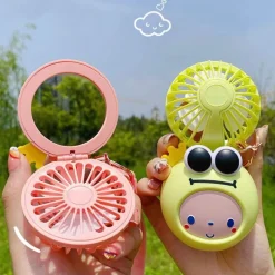 Cartoon-Schminkspiegel mit USB-Ventilator – Tragbares Kosmetikwerkzeug