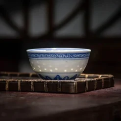 Chinesische Orchideen-Drachenschale – Traditionelle Dessertschale aus blau-weißem Porzellan