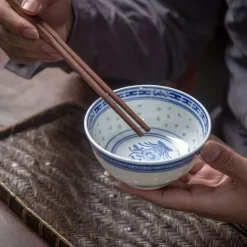 Chinesische Orchideen-Drachenschale – Traditionelle Dessertschale aus blau-weißem Porzellan
