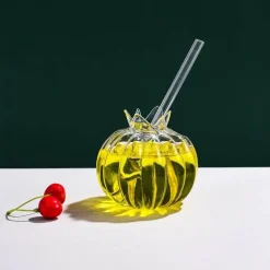 Cocktailglas-Set in Granatapfelform mit wiederverwendbarem Strohhalm
