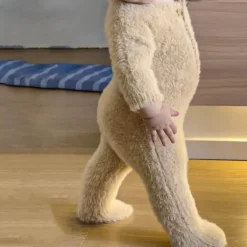 Cozy Bear Baby-Overall – Weiches Plüsch-Outfit für Neugeborene