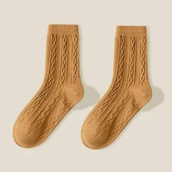 Crew-Socken mit Zopfmuster – Stilvolle, bequeme Socken für jeden Tag