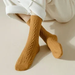 Crew-Socken mit Zopfmuster – Stilvolle, bequeme Socken für jeden Tag