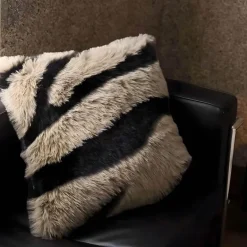 Dekorative Kissen aus Kunstfell – Plüschkissen für die Inneneinrichtung