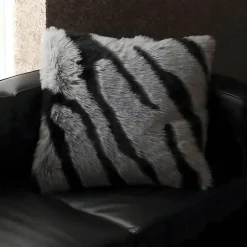Dekorative Kissen aus Kunstfell – Plüschkissen für die Inneneinrichtung