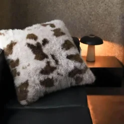 Dekorative Kissen aus Kunstfell – Plüschkissen für die Inneneinrichtung