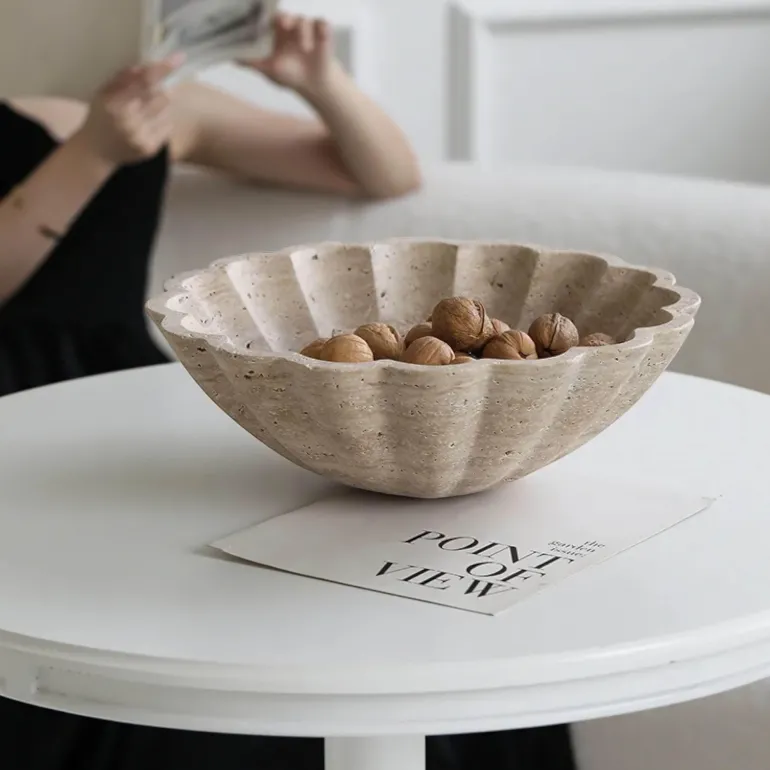Dekorative Schale aus Travertin – Tafelaufsatz aus Naturstein